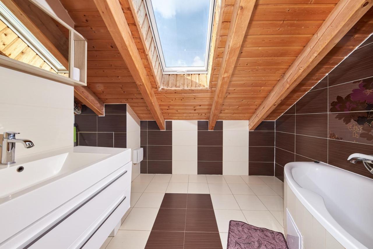 Design Apartment Bratislava Esterno foto